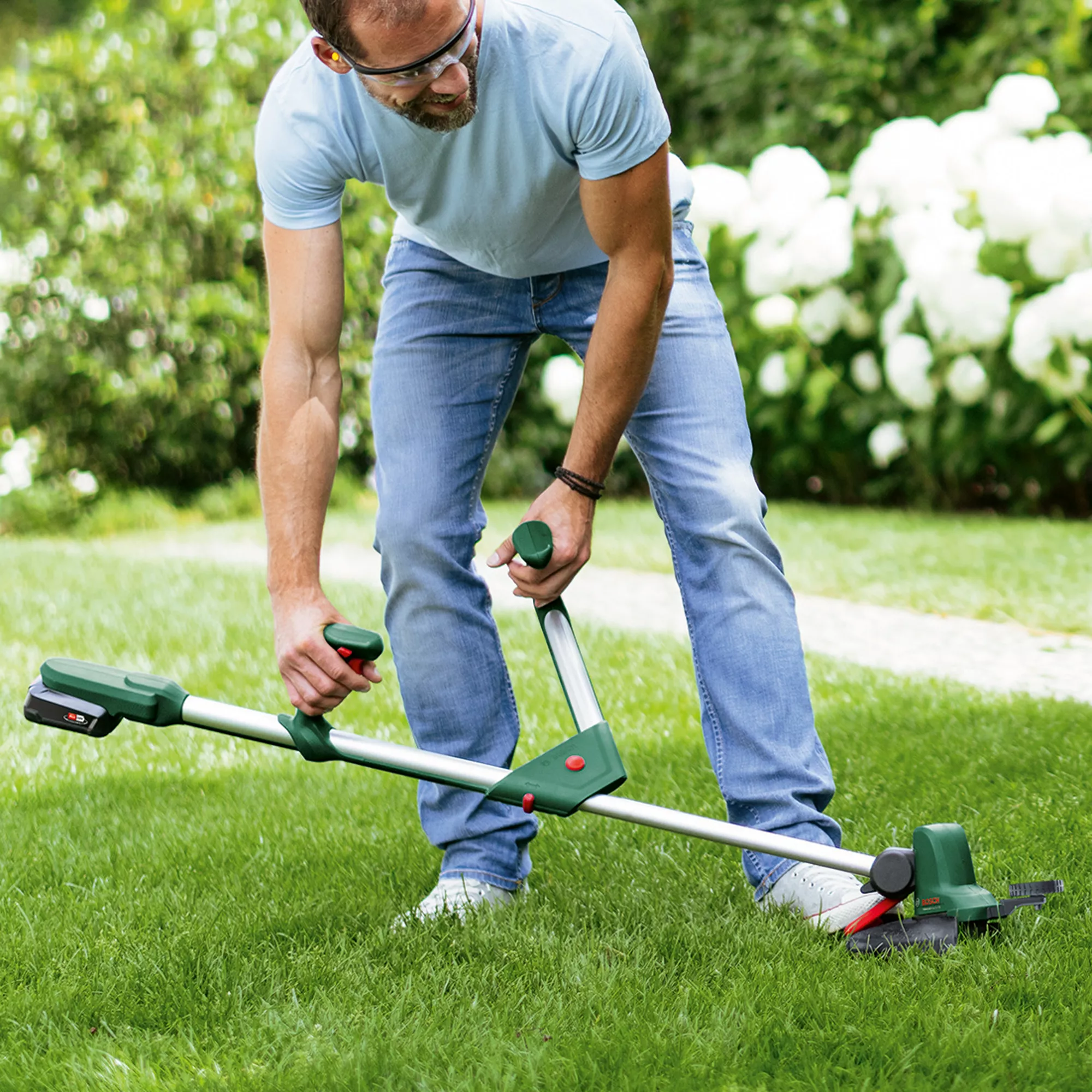Bosch Power For All 18V 26mm Cordless Grass Trimmer UniversalGrassCut 18-260 3 Bosch Power For All 18V 26mm Cordless Grass Trimmer UniversalGrassCut 18-260 - Image 3