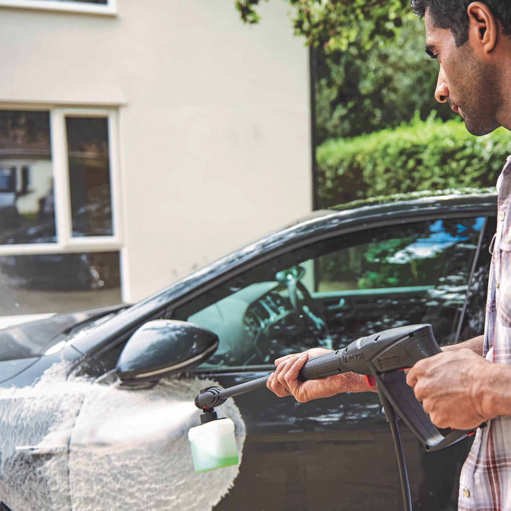 Bosch Universal Aquatak 135 KIT Corded Pressure Washer 1.9kW Universal Aquatak 135 KIT 5 Bosch Universal Aquatak 135 KIT Corded Pressure Washer 1.9kW Universal Aquatak 135 KIT - Image 5