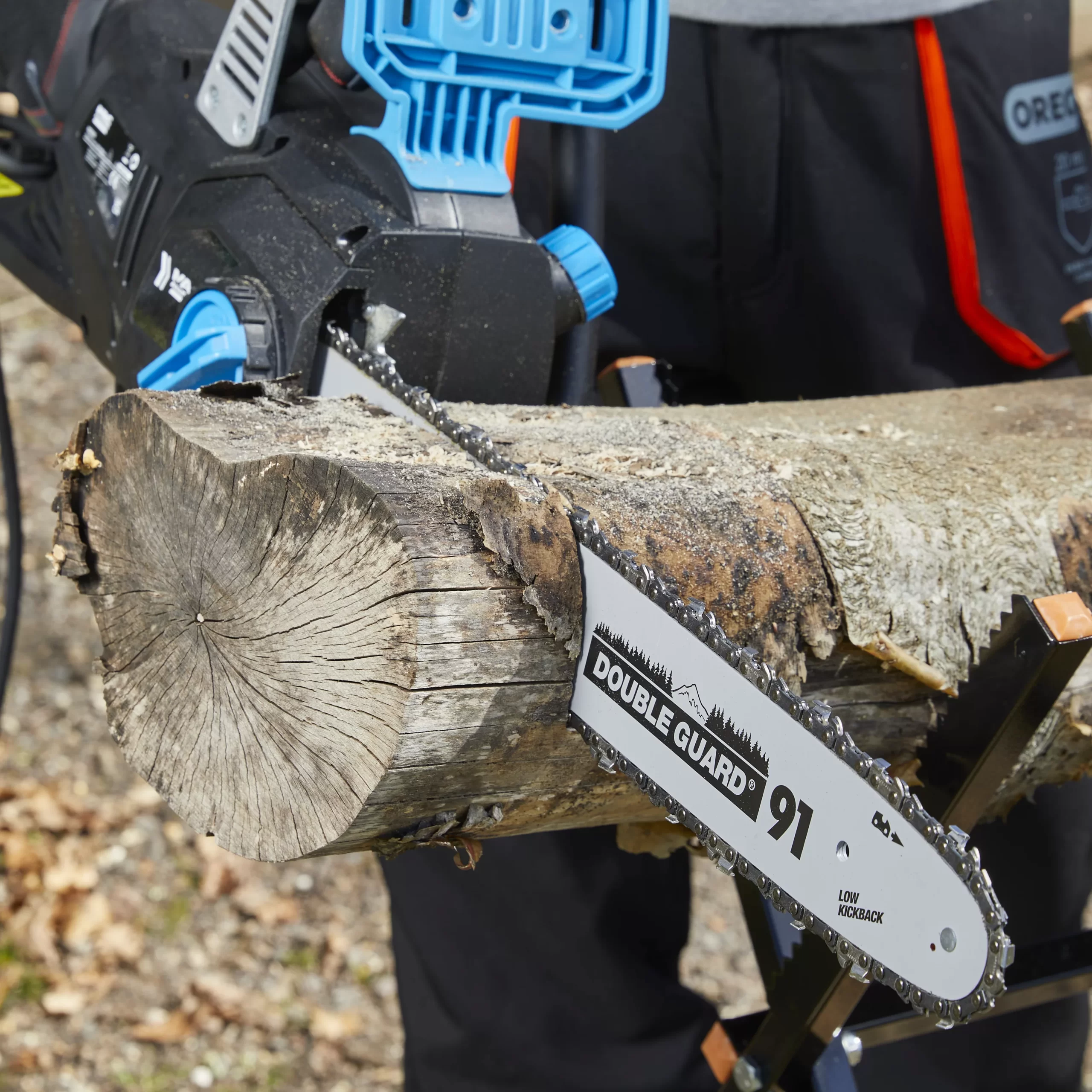 Mac Allister MCS2200 2200W 220-240V Corded 400mm Chainsaw - Image 5